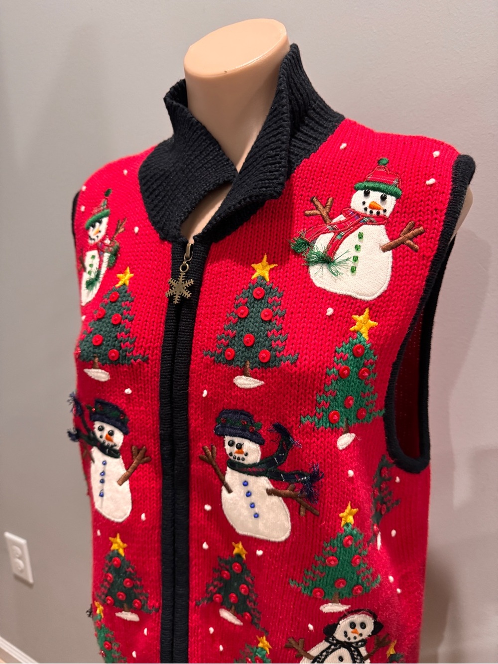 Bechamel Christmas Tree Vest Sweater Snowman Medium Red Black Winter - Picture 2 of 4